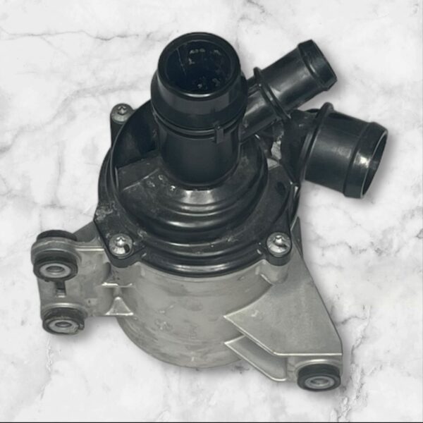 Mercedes-Benz Genuine Water Pump Cooling Pump A2562001400