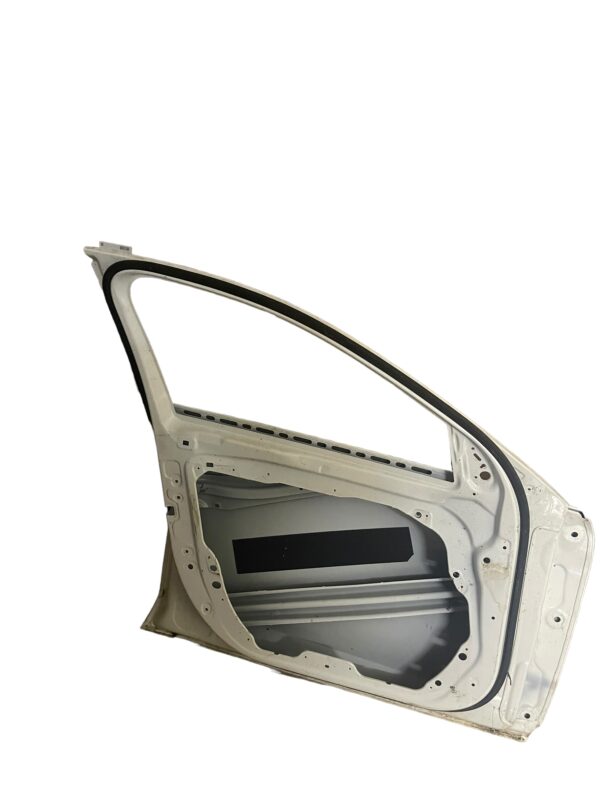 A2137200105 Mercedes-Benz Drivers Door | Left - Image 3